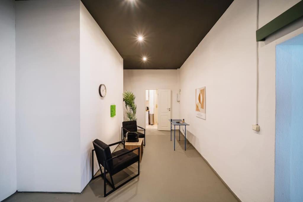 Apartment New 130m², Lounge Room, Im Herzen Berlins