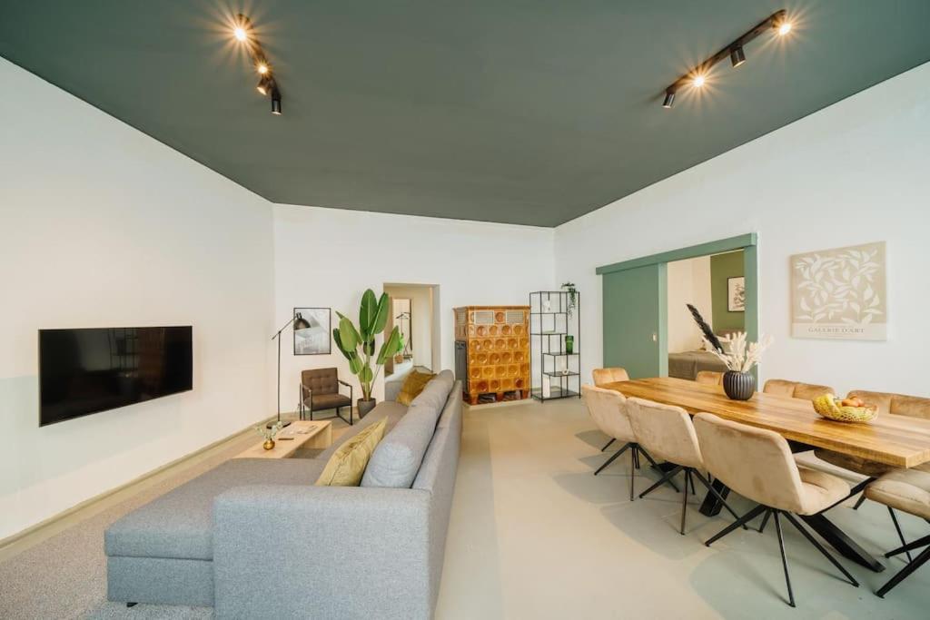 New 130m², Lounge Room, Im Herzen Berlins